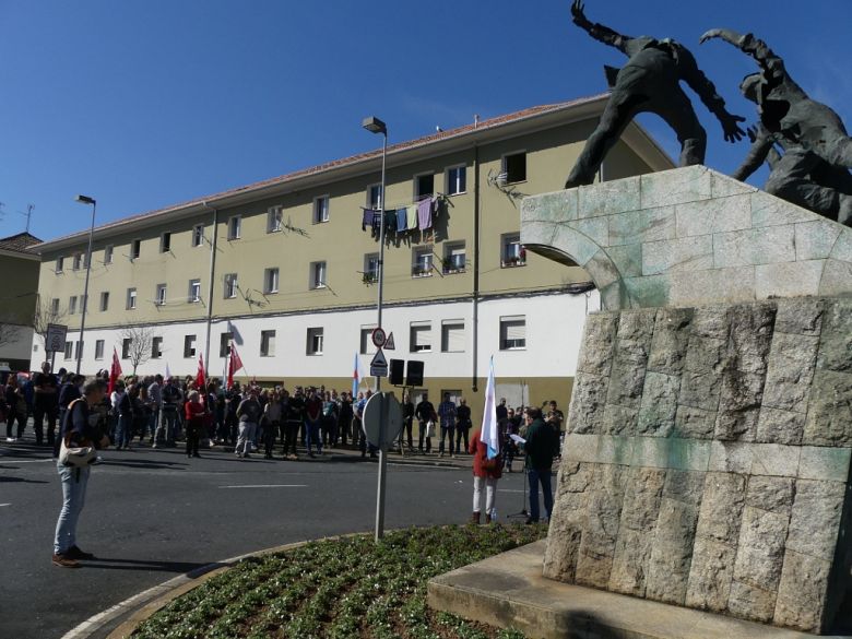 17-03-10-DiaClaseObreiraGalega-Ofrenda-Ferrol-07.jpg